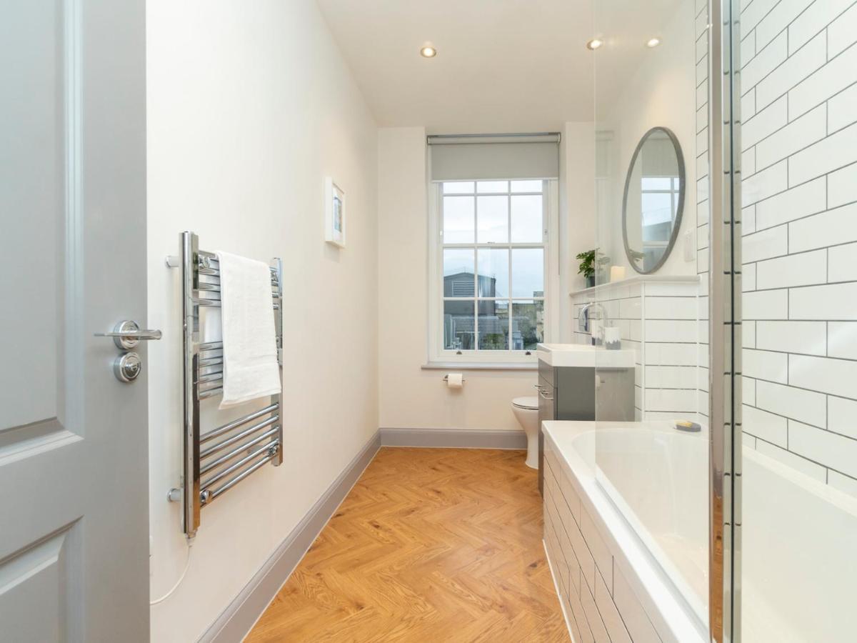 Pass The Keys Stunning 2 Bed Retreat In The Heart Of Bath Lägenhet Exteriör bild