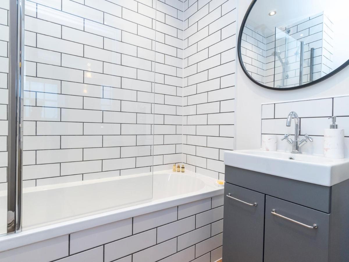 Pass The Keys Stunning 2 Bed Retreat In The Heart Of Bath Lägenhet Exteriör bild