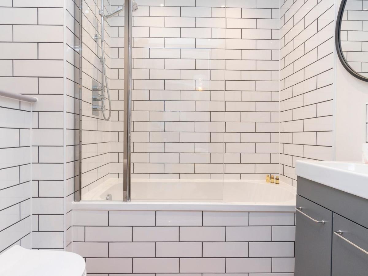 Pass The Keys Stunning 2 Bed Retreat In The Heart Of Bath Lägenhet Exteriör bild